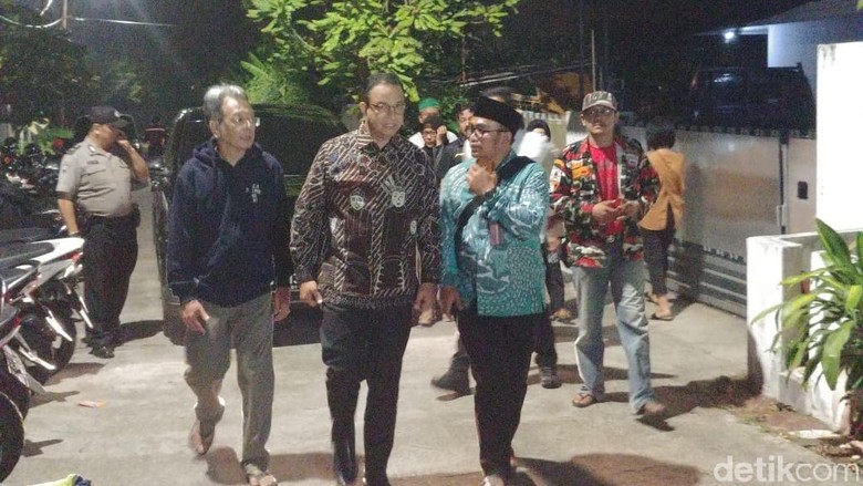 Melayat ke Rumah Duka, Anies Kenang Arswendo: Beliau Kreatif Luar Biasa Melayat ke Rumah Duka, Anies Kenang Arswendo: Beliau Kreatif Luar Biasa