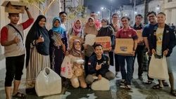 Salut! Komunitas Berbagi Nasi Ini Bagikan Makanan Gratis Salut! Komunitas Berbagi Nasi Ini Bagikan Makanan Gratis
