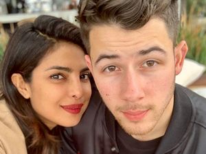 Priyanka Chopra Sewa Stadion Bola Khusus Buat Ultah Nick Jonas