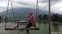 Selain itu, juga terdapat spot selfie yang dibangun. Traveler bisa berfoto dengan gaya seperti ini. (Eko Susanto/detikcom)
