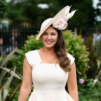 Kelly menyebut dadanya sebagai teman setia. Aku sering berpikir akan ada di mana diriku tanpa payudaraku. Mereka (dadanya) menjadi topik yang selalu dibicarakan di dalam karierku, kata wanita 39 tahun itu dalam buku autobiografinya.  Foto: Stuart C. Wilson/Getty Images