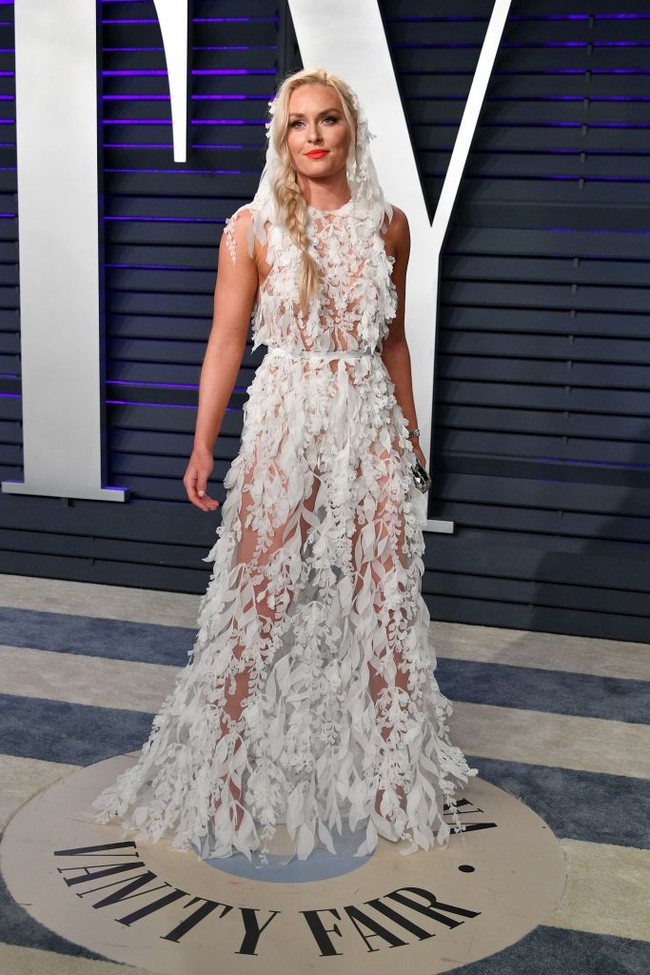 Eksis di Vanity Fair Oscar After-party 2019, ia memilih gaun transparan yang seksi. (Foto: Getty Images)