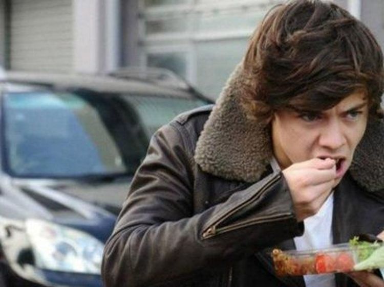 Potret Harry Style Calon Pemeran Prince Eric di Little Mermaid yang Doyan Ngemil