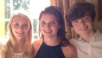 Adik Tom Holland, yakni Sam juga pernah berpose bersama Grace Bolton dan mengucapkan selamat ulang tahun kepadanya. Dok. Instagram/samholland1999