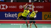 Langkah Tontowi/Winny untuk menjuarai Indonesia Open 2019 terhenti usai ditundukkan oleh wakil Malaysia Chan Peng Soon/Goh Liu Ying 11-21, 21-14, 14-21.