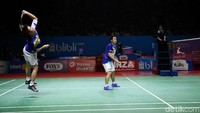 Hasil itu membuat Takuro Hoki/Yugo Kobayashi bentrok Mohammad Ahsan/Hendra Setiawan di babak semifinal.