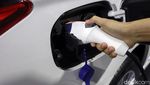 Intip Jeroan Mobil Hijau Outlander PHEV, Genset Berjalan Mitsubishi