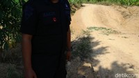 Saat ini lokasi bentrokan telah dijaga oleh polisi.