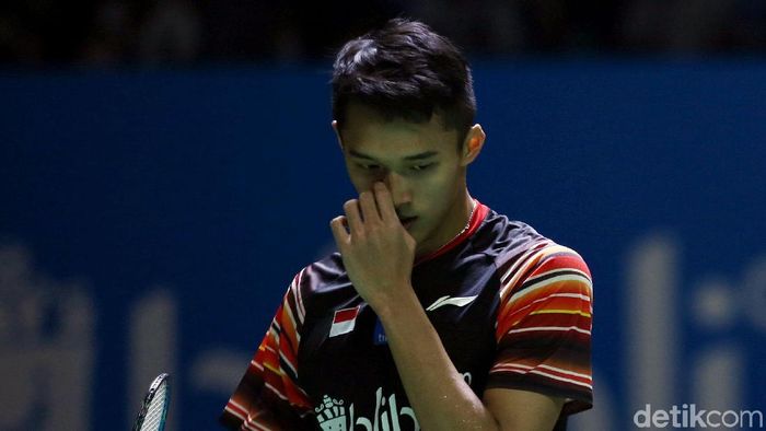 Pemain tunggak putra Indonesia, Jonatan Christie gagal menjawan ekspektasi di Indonesia Open 2019. (Foto: Agung Pambudhy/detikcom) Pemain tunggak putra Indonesia, Jonatan Christie gagal menjawan ekspektasi di Indonesia Open 2019. (Foto: Agung Pambudhy/detikcom)