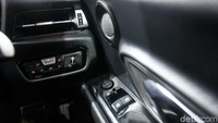 Tombol-tombol di dashboard Supra juga tertata sangat rapi.