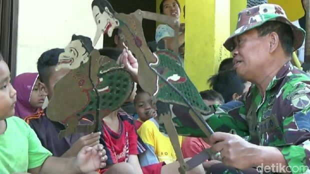 Serma Paijan, Babinsa di Demak yang Piawai Mendalang Wayang