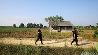 Suasana di lokasi bentrokan tampak sepi dan mencekam. 