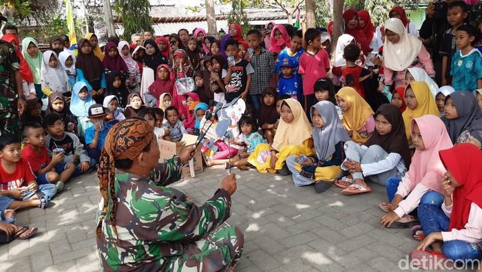 Serma Paijan, Babinsa di Demak yang Piawai Mendalang Wayang
