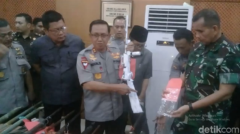 20 Orang Jadi Tersangka Pengeroyokan Anggota TNI-Polri di Jambi 20 Orang Jadi Tersangka Pengeroyokan Anggota TNI-Polri di Jambi