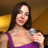 Ini mengenai apa yang kamu rasakan di dalam dan bukan apa yang terlihat di luar. Semua bentuk dan ukuran bisa cantik selama kamu hidup dengan harmoni dengan dirimu sendiri, tulis Anfisa kepada para hater dalam unggahan fotonya. Foto: Instagram @anfisanava_