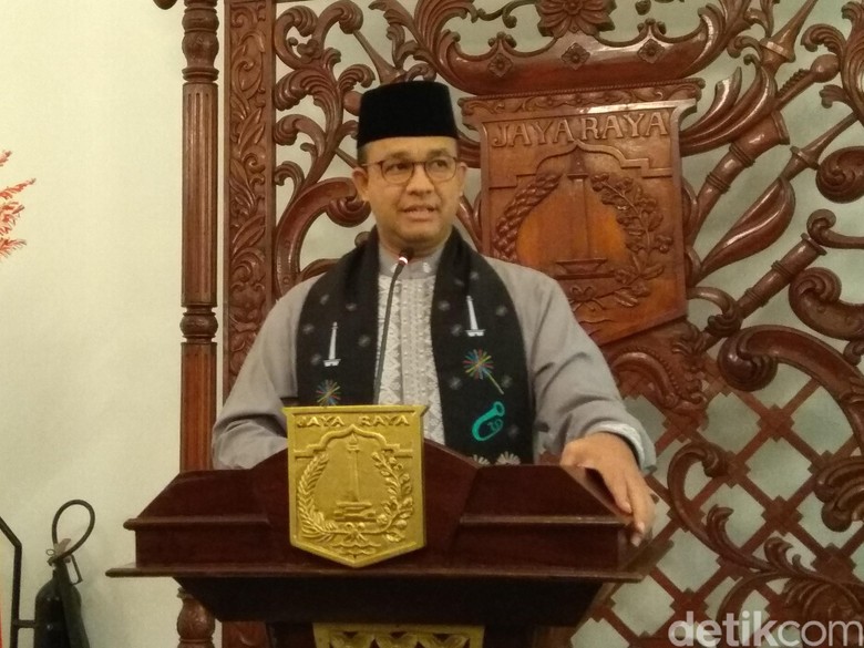 Djarot Minta Anies Tangani Sampah Tanpa Keluh Kesah Djarot Minta Anies Tangani Sampah Tanpa Keluh Kesah