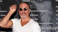 Ingat aksi tabur garam nyentrik ala Salt Bae? Nah ini Chef Nusret Gokce yang meski sudah tua tetap tampil eksis dengan gaya khasnya.  Foto: istimewa/facepp
