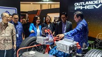 Mitsubishi menampilkan mobil ramah lingkungan mereka di arena Gaikindo Indonesia International Auto Show (GIIAS) 2019. Outlander PHEV dikatakan menjadi salah satu mobil plug-in hybrid yang unik, sebab memiliki tiga mode berkendara, yakni mode EV, mode HEV, dan juga mode Parallel Hybrid.