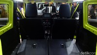 Jimny generasi keempat ini ditawarkan mulai dari Rp 315,5 juta untuk varian single tone MT, Rp 317,5 juta untuk varian Two Tone MT, Rp 328 juta untuk varian single Tone AT, dan terakhir Rp 330 juta varian Two Tone AT.