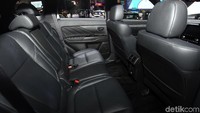 Outlander PHEV dikatakan menjadi salah satu mobil plug-in hybrid yang unik, sebab memiliki tiga mode berkendara, yakni mode EV, mode HEV, dan juga mode Parallel Hybrid.