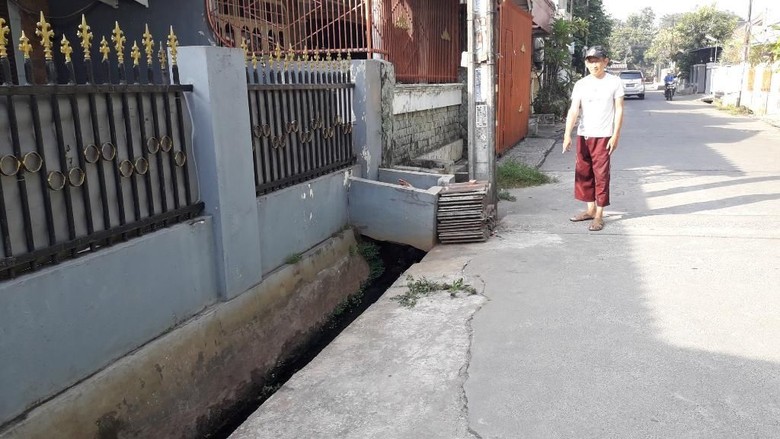 Sadis! 2 Pria di Bekasi Jambret Emak-emak hingga Terseret Motor Sadis! 2 Pria di Bekasi Jambret Emak-emak hingga Terseret Motor