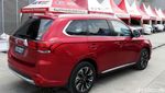 Sensasi Menjajal Outlander PHEV