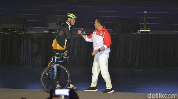 Duet Ganjar dan Menpora Hebohkan Pembukaan ASG 2019