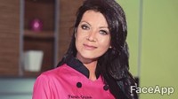 Pasti kenal dong chef cantik dan seksi yang mengenakan baju pink ini. Ya, ini Chef Farah Quinn. Foto: istimewa/facepp