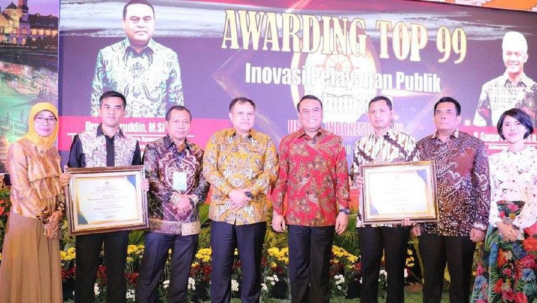SKCK Online Antar Polres Sidoarjo Raih Top 99 Inovasi Pelayanan Publik 2019 SKCK Online Antar Polres Sidoarjo Raih Top 99 Inovasi Pelayanan Publik 2019