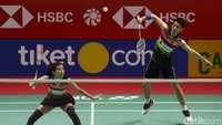 Di gim kedua, Tontowi/Winny berusaha untuk bangkit dan membalikkan keadaan. Keduanya pun berhasil meraih kemenangan di gim kedua dengan skor 21-14.