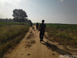 Bawa Senjata Lengkap, Brimob Telusuri Lagi Lokasi Bentrok di Mesuji