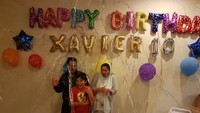 Pada 26 November 2016, aktris berdarah Aceh itu membagikan momen perayaan ulang tahun Xavier ke-10. Tentunya bersama sang suami tercinta. Foto: Instagram cutkeke_xavier