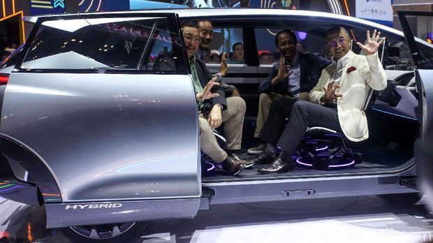 Pintunya suicide door guys!