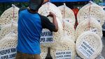 Heboh Kerupuk Jumbo, Meme Kerupuk Ini Juga Bikin Ngakak!