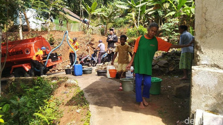 Musim Kemarau, Warga Ciamis Krisis Air Bersih Musim Kemarau, Warga Ciamis Krisis Air Bersih