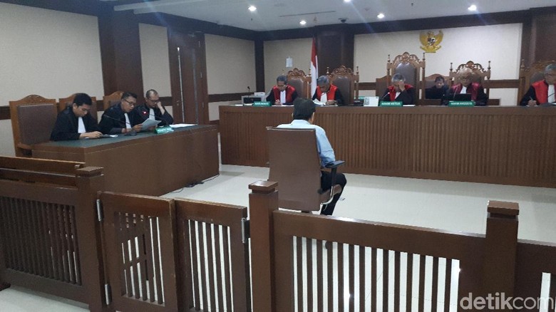 Pengusaha Bernard Kalalo Didakwa Suap Bupati Talaud Rp 595 Juta Pengusaha Bernard Kalalo Didakwa Suap Bupati Talaud Rp 595 Juta