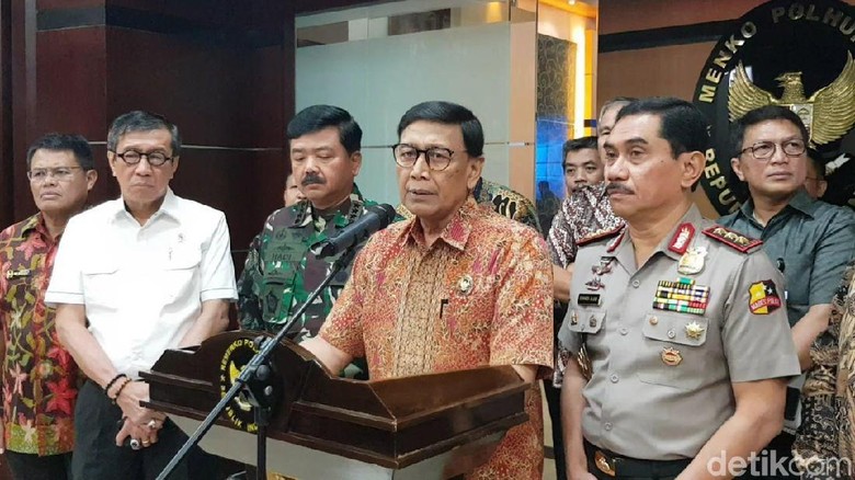 Wiranto Tegaskan Eks HTI Dilarang Sebar Paham Khilafah! Wiranto Tegaskan Eks HTI Dilarang Sebar Paham Khilafah!