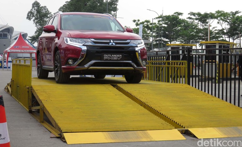 Mitsubishi Outlander PHEV Foto: Rangga Rahadiansyah Mitsubishi Outlander PHEV Foto: Rangga Rahadiansyah