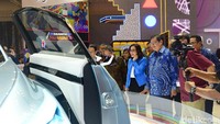 Kendati masih menjadi mobil konsep, Hy-Fun menjadi pusat perhatian para pengunjung GIIAS.