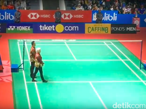 Video: Berbatik! Gaya Wasit dan Hakim Garis di Indonesia Open 2019