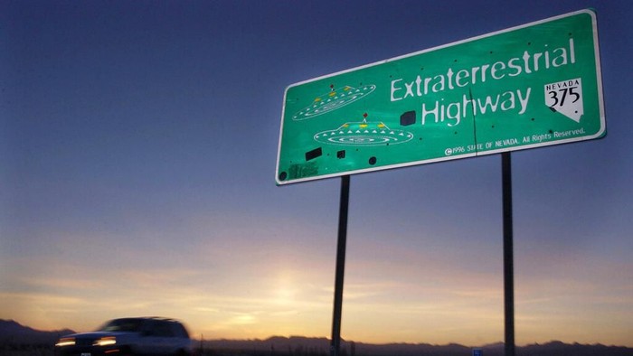 Extraterrestrial Highway dekat Rachel, Nevada, kota terdekat ke Area 51. (Foto: ASSOCIATED PRESS/Laura Rauch) Extraterrestrial Highway dekat Rachel, Nevada, kota terdekat ke Area 51. (Foto: ASSOCIATED PRESS/Laura Rauch)