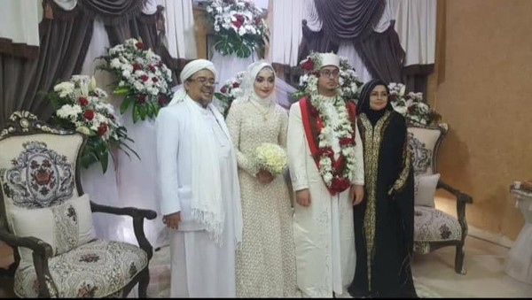 Potret Bahagia Habib Rizieq Nikahkan Sang Putri di Tanah Suci