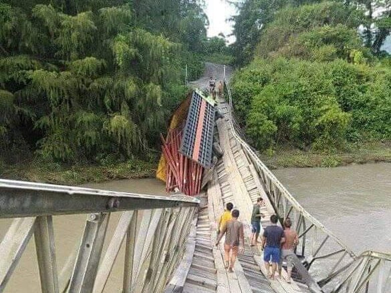 20 Ide Gambar Sketsa Orang Naik Rakit Kayu Tea And Lead