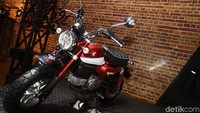 PT Astra Honda Motor (AHM) mulai memasarkan Honda Monkey yang memiliki karakter ikonik dan unik dengan sentuhan modern berbalut teknologi terkini untuk sensasi berkendara yang menyenangkan. Motor yang hadir sejak 58 tahun lalu ini siap menjadi pusat perhatian para pecinta sepeda motor di Indonesia.