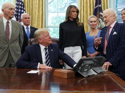 Momen Astronot Penakluk Bulan Mengeluh pada Trump