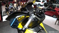 Fat Handle Bar-nya menggunakan Rizoma dengan hand guard yang sudah dimodif.  Foto: PT Astra Honda Motor