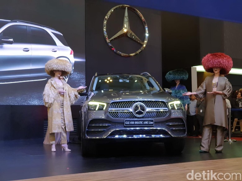 Mercedes-Benz Foto: Luthfi Anshori Mercedes-Benz Foto: Luthfi Anshori