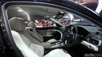Honda mengunggulkan teknologi canggih Honda Sensing di Accord turbo terbaru ini. Honda Sensing merupakan fitur safety untuk membantu pengemudi menghindari dan meminimalisir potensi kecelakaan saat berkendara.