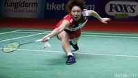 Sebaliknya, Akane Yamaguchi tampak nyaman sehingga bisa mengendalikan alias mendikte permainan lawan. Gim pertama pun ditutup dengan keunggulan telak Akane atas Tai Tzu Ying, 21-9. 