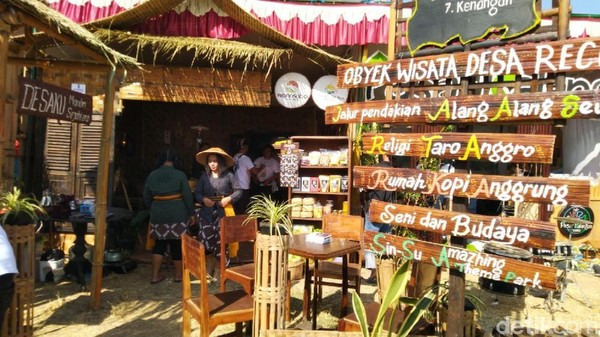 Kabupaten Wonosobo memperkenalkan Desa Wisata Anggrunggondok yang bahkan sudah menyiapkan paket kemping dan museum tani (Angling Adhitya Purbaya/detikcom) Kabupaten Wonosobo memperkenalkan Desa Wisata Anggrunggondok yang bahkan sudah menyiapkan paket kemping dan museum tani (Angling Adhitya Purbaya/detikcom)
